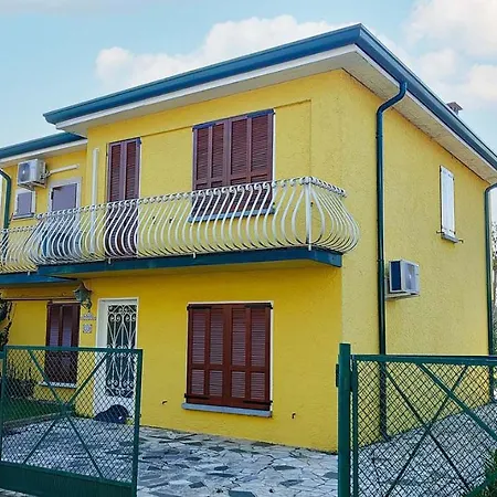 Con Giardino Privato, Tre Camere, Due Bagni Villa